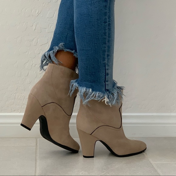 NIB Cream Distressed Pull On Western Ankle Booties - Picture 6 of 8